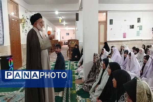اقامه نماز جماعت در دبیرستان شهید مجید دهنوی نیشابور