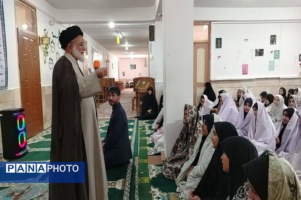 اقامه نماز جماعت در دبیرستان شهید مجید دهنوی نیشابور