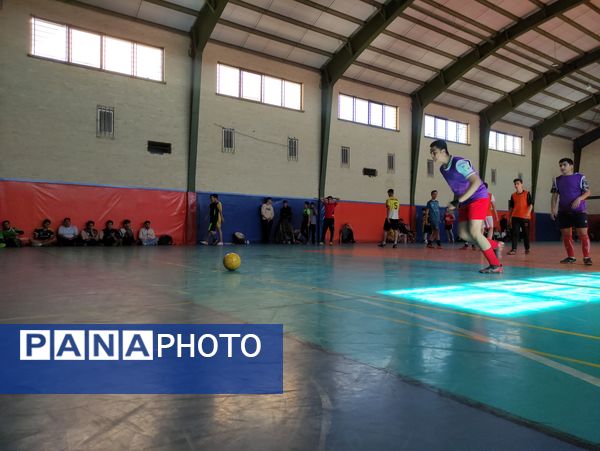 مسابقات فوتسال درون مدرسه به مناسبت هفته تربیت بدنی برگزار شد 