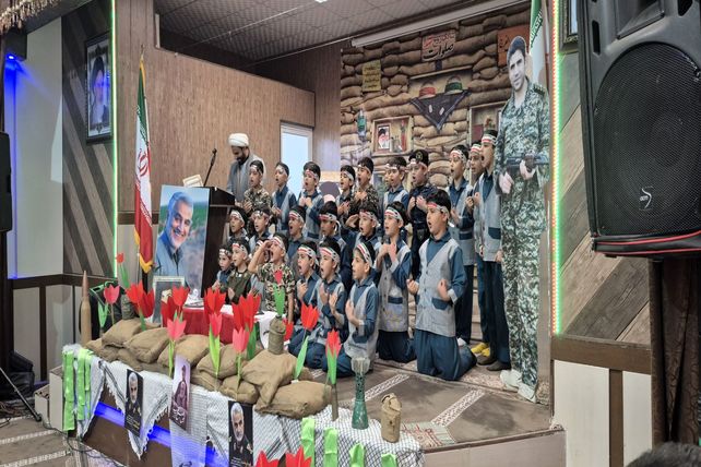 یادواره شهدای مدافع حرم در دبستان شاهد آقامصطفی خمینی کاشمر