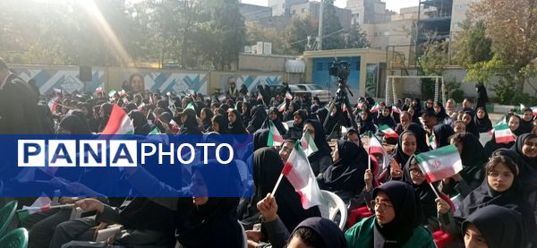 اجرای ویژه‌برنامه زنده رادیویی « مدرسه سلام» در دبیرستان فرزانگان مشهد