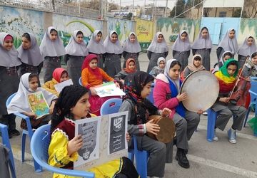 برپایی نمایشگاه رویداد هفته ماها در دبستان دخترانه صبا ناحیه ۳  اصفهان