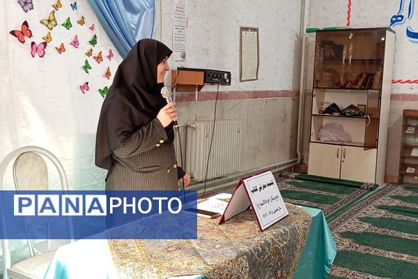 نشست کتابخوان مدرسه‌ای در دبیرستان دخترانه جوادالائمه بهارستان‌دو