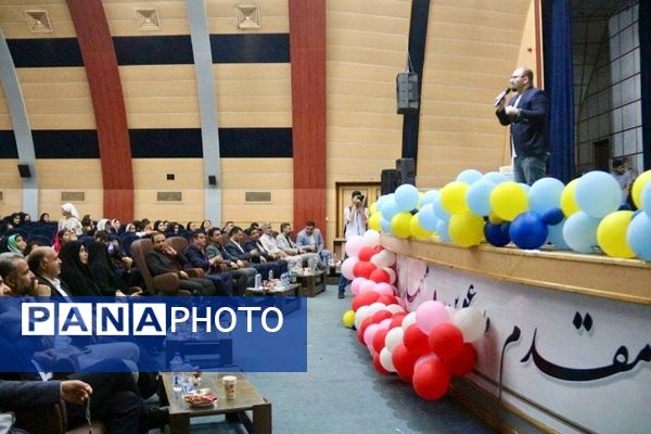 مراسم تجلیل از دانش‌آموزان و فرهنگیان مقام آور مسابقات جهانی، آسیایی و کشوری در فرهنگسرای ولا ناحیه 2 شهرری 