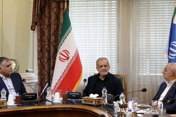 بازدید سرزده پزشکیان از وزارت نفت