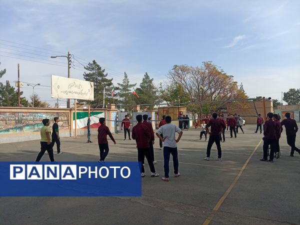 مسابقات درون مدرسه‌ای دبیرستان نمونه آیت‌الله خامنه‌ای کاشمر