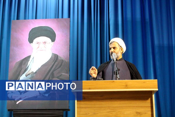 مراسم تقدیر از نخبه قرآنی دانشگاه فرهنگیان یزد 