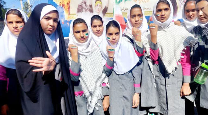 روایت پانا از حضور پرشور دانش آموزان آموزشگاه شهید هاشمی نژاد در راهپیمایی ۱۳آبان