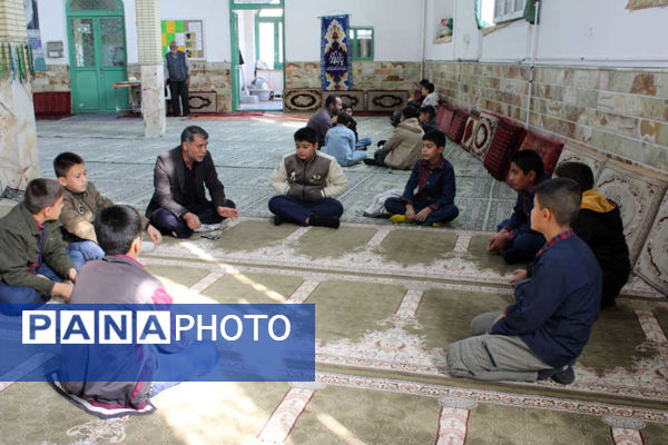 جلوه‌هایی از حلقه‌های صالحین نوجوانان بسیجی در شهر جعفریه