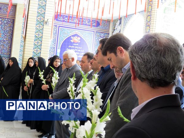گلباران مزار شهدای دانش‌آموز و معلم در بجنورد
