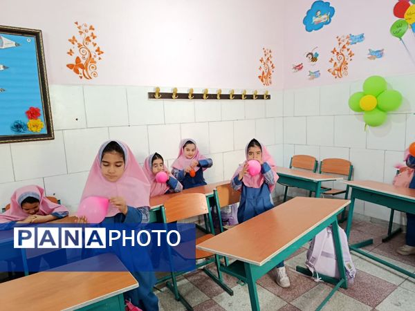 «انگشتر خوشحالی» نماد جشن روز کودک در دبستان شهید هادی آریایی ناحیه یک یزد