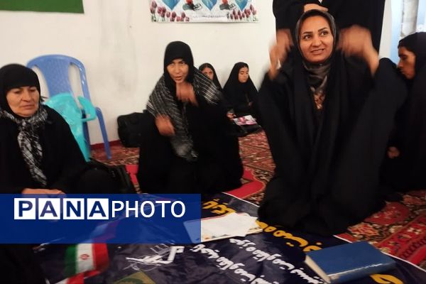 محفل قرآنی و حلقه صالحین در پایگاه مقاومت حضرت زینب (س) داریون 