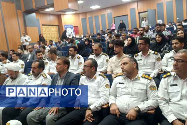 فرهنگ‌سازی با عمل؛ اهدای کلاه ایمنی رایگان در همایش طلایه‌داران ترافیک شهریار