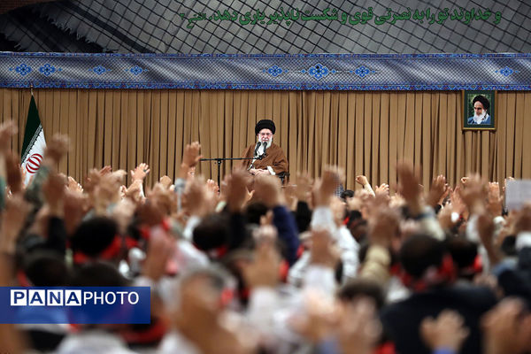 دیدار هزاران نفر از بسیجیان با رهبر معظم انقلاب