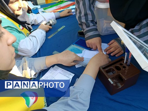 انتخابات شورای دانش آموزی‌ در دبیرستان‌ یغمای‌ نیشابوری(وکیلی 3)