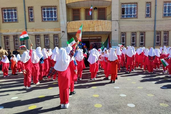 مراسم بازگشایی مدارس و گرامیداشت هفته دفاع مقدس در ثلاث باباجانی 