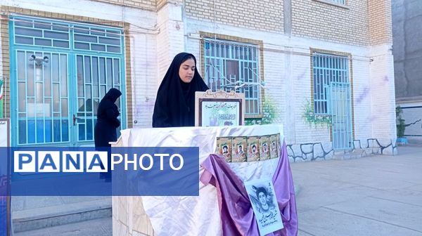 گرامیداشت روز بسیج دانش آموزی و عزاداری حضرت فاطمه(س) در خلیل آباد