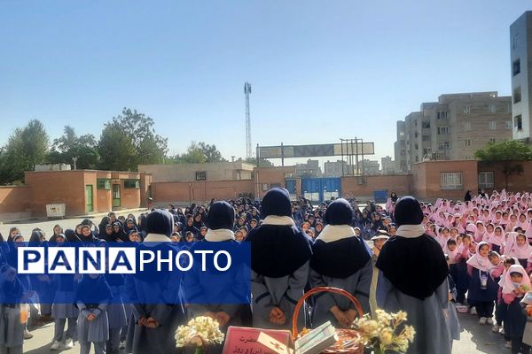 برگزاری مراسم میلاد حضرت زینب (س)در مدرسه مهرآیین بهارستان دو