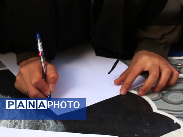 حضور پرشور دانش‌آموزان دبیرستان هیئت امنایی معراج اردبیل در راهپیمایی روز ۱۳ آبان ماه