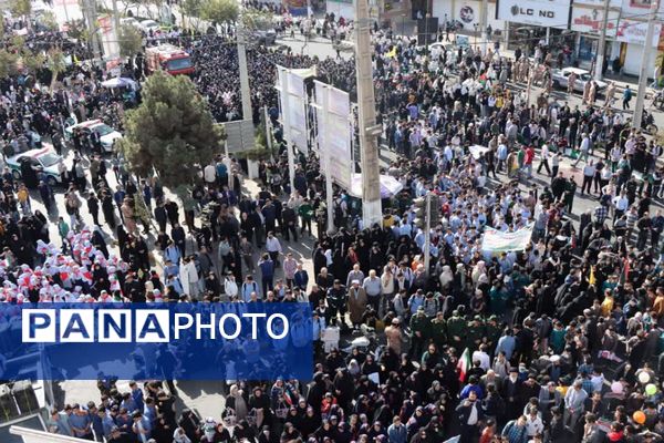 حماسه حضور دانش‌آموزان قرچکی در یوم الله ۱۳ آبان