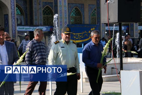 گلباران مزار شهدا به‌مناسبت هفته دفاع مقدس در آستان مقدس امامزاده بی‌بی سکینه ملارد