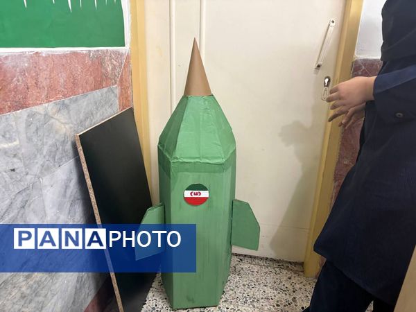 فضاسازی نمادین هنرستان تلاش با مشارکت دانش‌آموزان در آستانه ۱۳ آبان