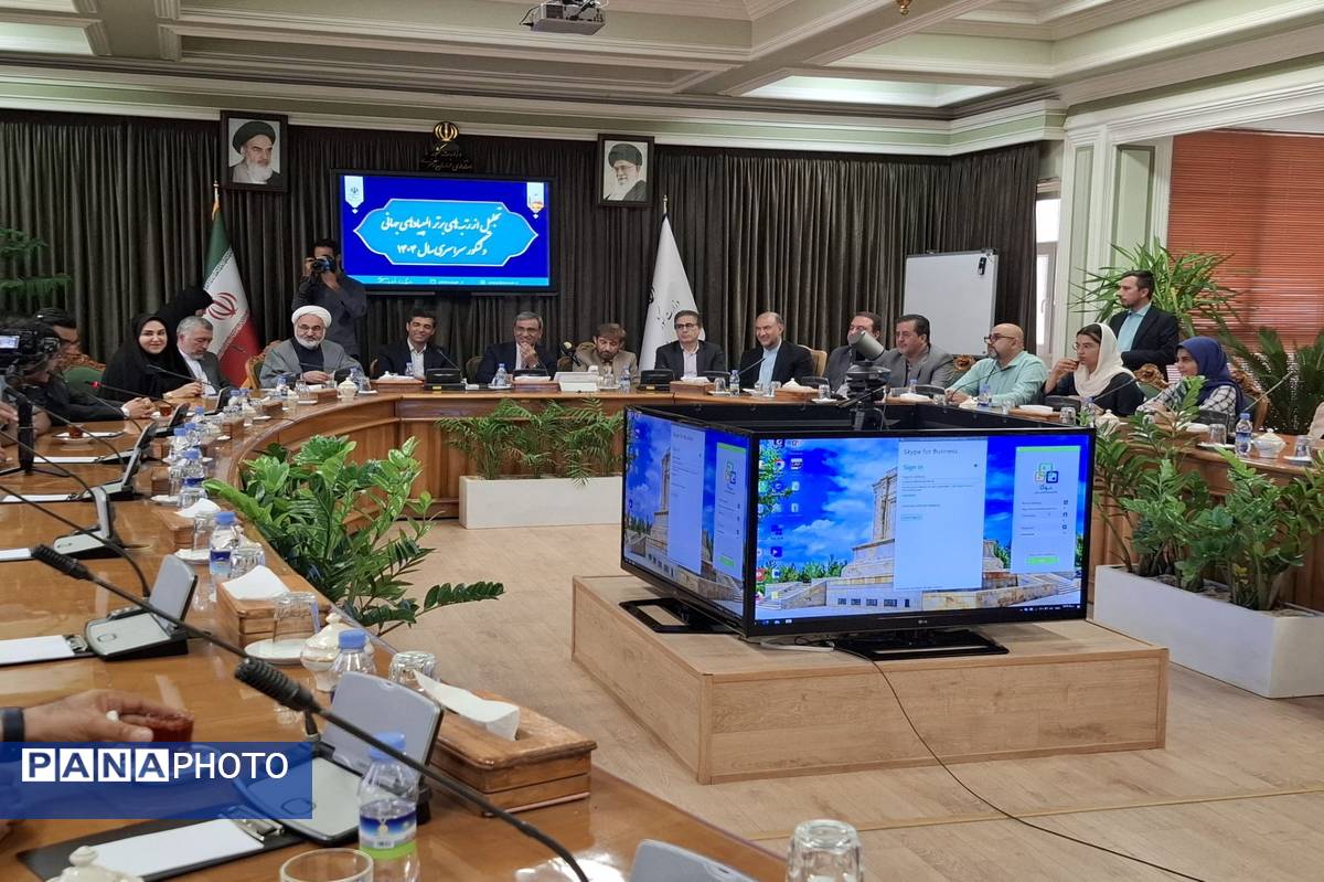 آیین تجلیل از دانش آموزان رتبه برتر کنکور سراسری و مدال آوران المپیاد علمی جهانی