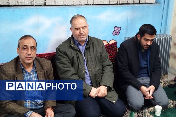 گردهمایی انجمن شعر و ادب فرهنگیان در دبستان طالقانی ناحیه دو شهرری 