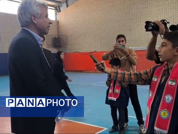 بوم و نوا صحنه تقدیر از کتاب‌دوستان فدافن