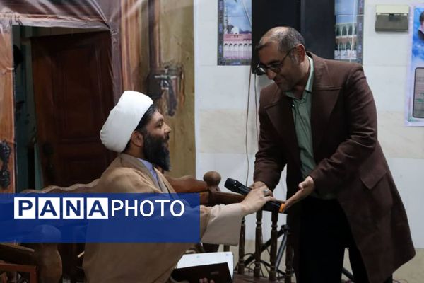 برگزاری باشکوه دومین محفل قرآنی «رواق» با محوریت ترویج جلسات خانگی قرآن در شهرستان فلارد