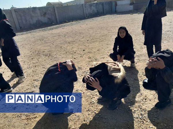 مانور زلزله در دبیرستان مادرمهربان خلیل آباد