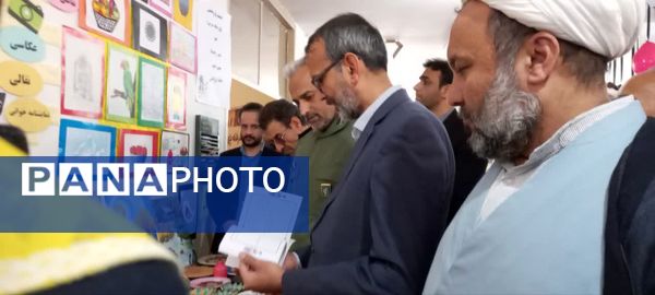 نمایشگاه ماها در دبیرستان فرزانگان