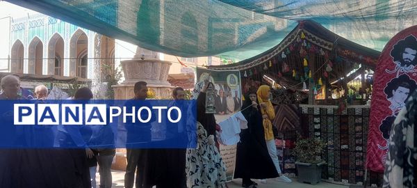 اجرای گروه سرود و تئاتر خیابانی به مناسبت هفته دفاع مقدس در مصلای کرج
