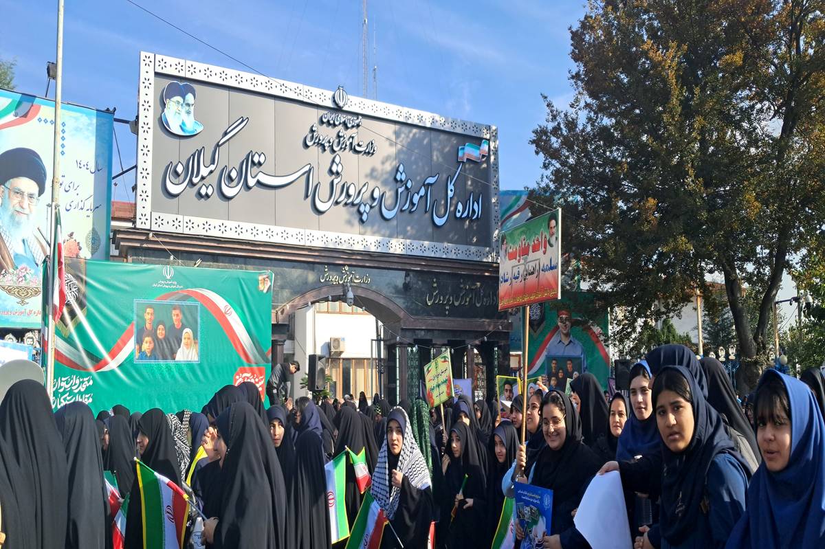 رشت در صبح ۱۳ آبان؛ نمایش شور و همبستگی دانش‌آموزان گیلانی