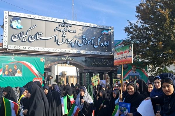 رشت در صبح ۱۳ آبان؛ نمایش شور و همبستگی دانش‌آموزان گیلانی