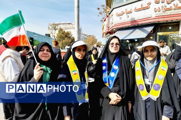 راهپیمایی روز دانش‌آموزان در ناحیه 6 مشهد 