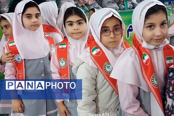 مراسم روز مادر و تحلیف پیشتازان در دبستان شهید سرافراز