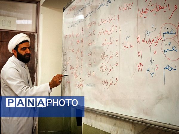 اولین جلسه هدایت تحصیلی دانش آموزان پایه نهمی دبیرستان میثاق