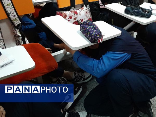  مانور زلزله در مدرسه مصلی نژاد حضرت زهرا(س)