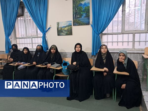 دورهمی دانش‌آموزان انجمن کانون امید انقلاب ناحیه پنج 