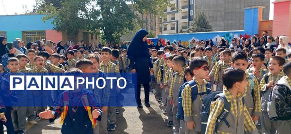 جشن‌شکوفه‌ها در‌ دبستان شهدای گمنام