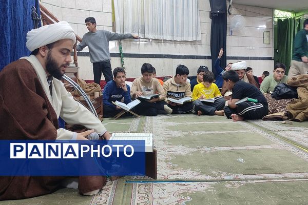 بازدید معاون پرورشی و تربیت بدنی ناحیه دو شهرری از مراسم اعتکاف دانش آموزی 