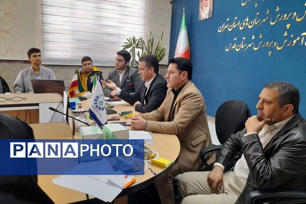 نشست مدیر آموزش و پرورش شهرستان قدس با رؤسای شورای دانش آموزی مدارس