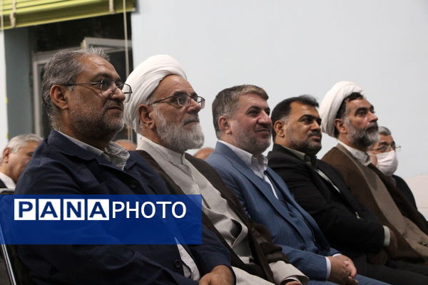 رونمایی از کتاب «علاقه‌بند مردم» در یزد 