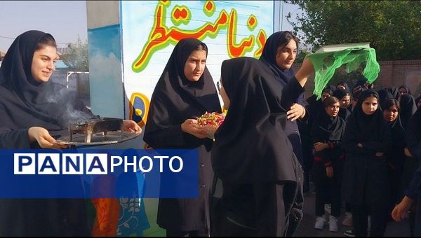 دانش‌آموزان دبیرستان فاطمیه شهرستان دره شهر با شور و شوق سال تحصیلی جدید را آغاز کردند