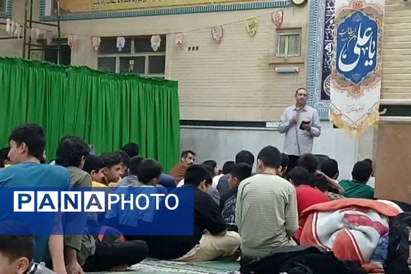 استقبال پرشور دانش‌آموزان شهریاری از آیین معنوی اعتکاف