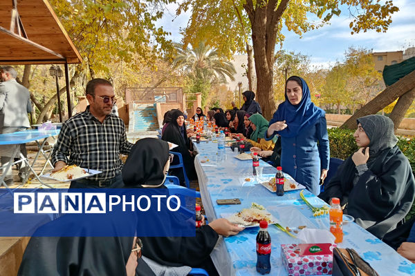 محفل صمیمی کارکنان اداری ناحیه ۴ شیراز به مناسبت روز زن