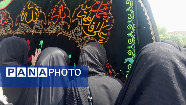 آیین نخل گردانی روز عاشورا با حضور کم نظیر مردم منطقه امامزاده بادرود