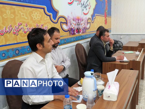 نشست معاون پیشگیری و تشخیص توانبخشی سازمان آموزش پرورش استثنایی کشور با مدیران مرکز  استان