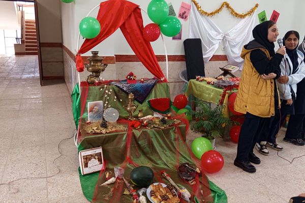 برگزاری جشن یلدا با حضور مسئولان و همکاران در مدرسه ایران و هنرستان کریمی شیرازیها